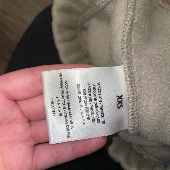 Fear of God Essentials Fleece Shorts - Picture 7 of 8